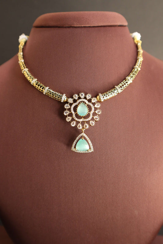 Simple Floral Bloom  Necklace (Available in 2 Colors)