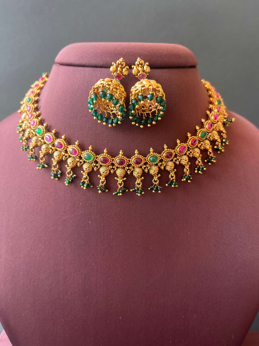 Premium kemp choker with bead drops