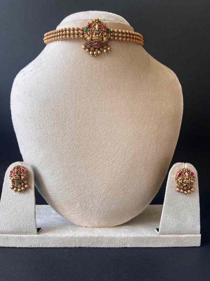 Premium kemp choker with bead drops