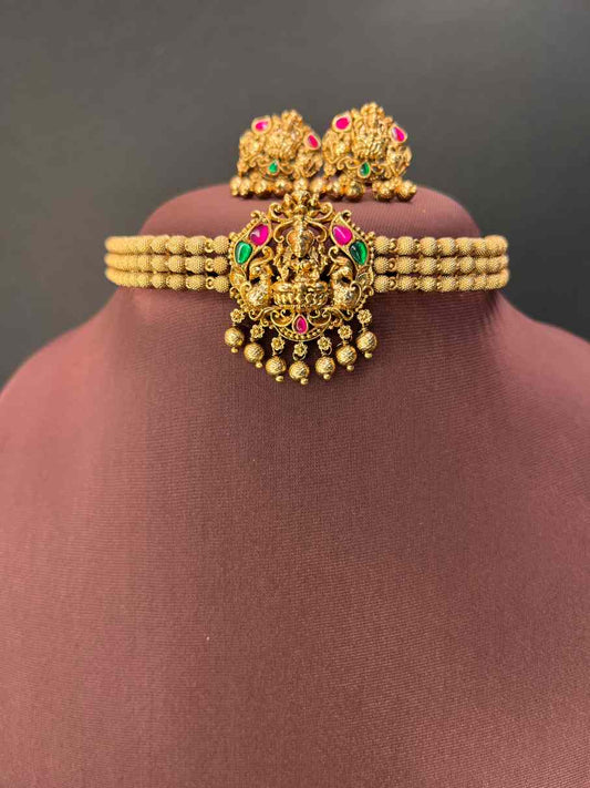 Premium kemp choker with bead drops