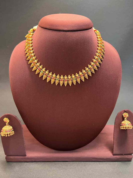 Simple and premium bridal short necklace