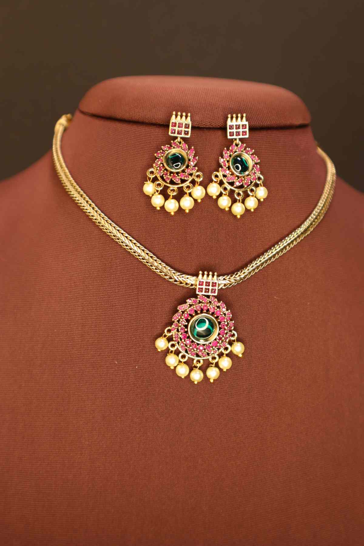 Simple And Beautiful Short Necklace