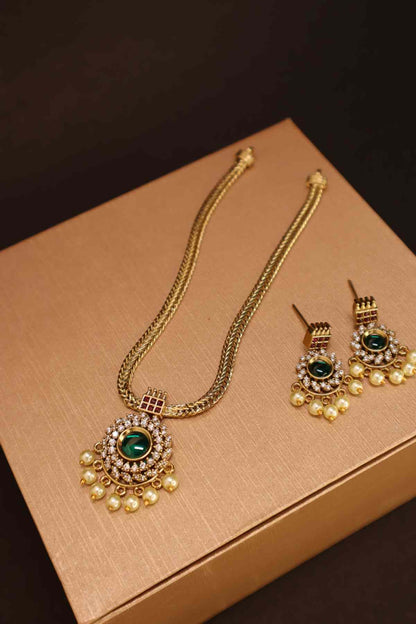 Simple And Beautiful Short Necklace