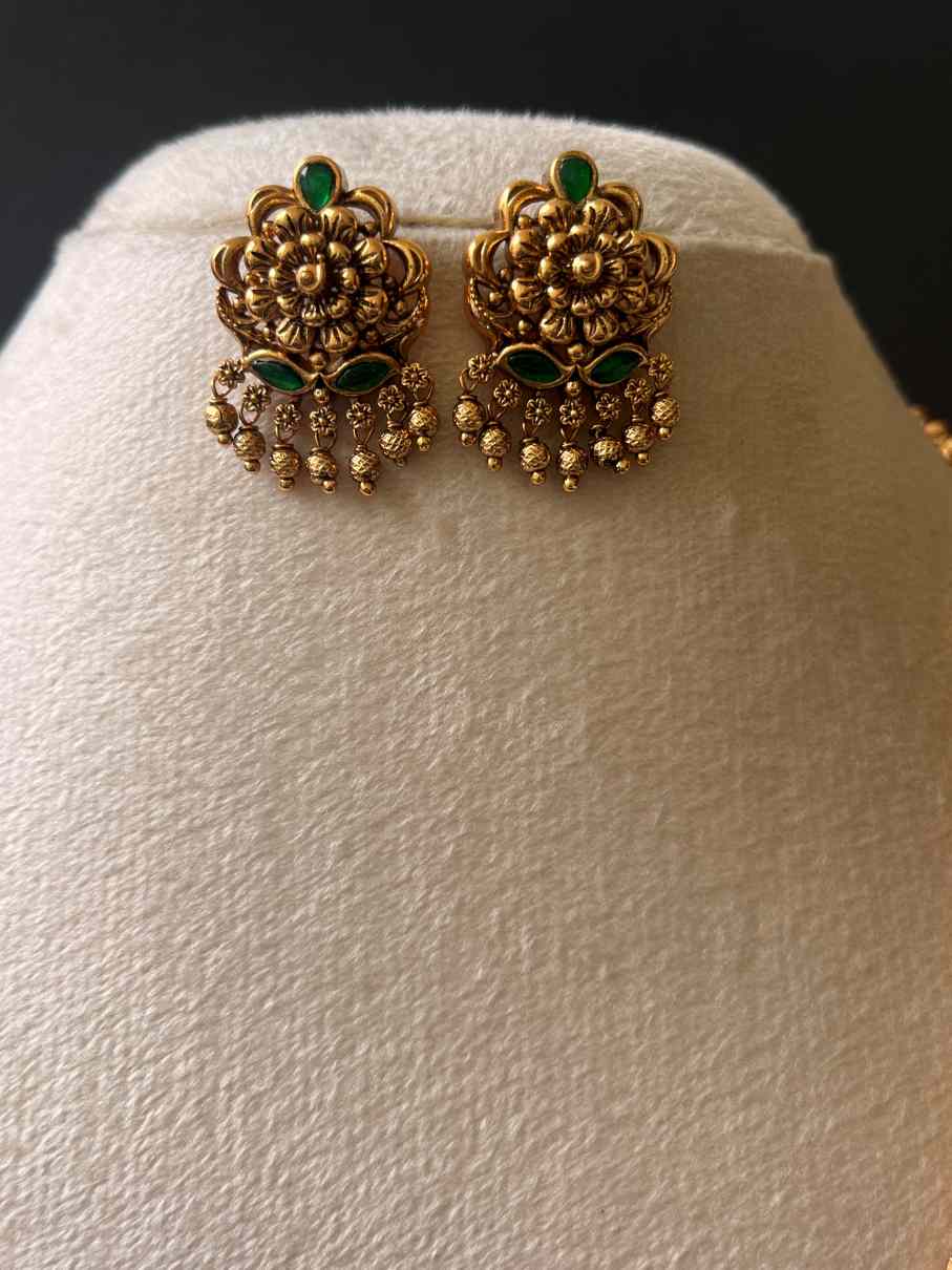 Beautiful Antique Kemp Floral  Haaram with gold Beads(available in red colour also)