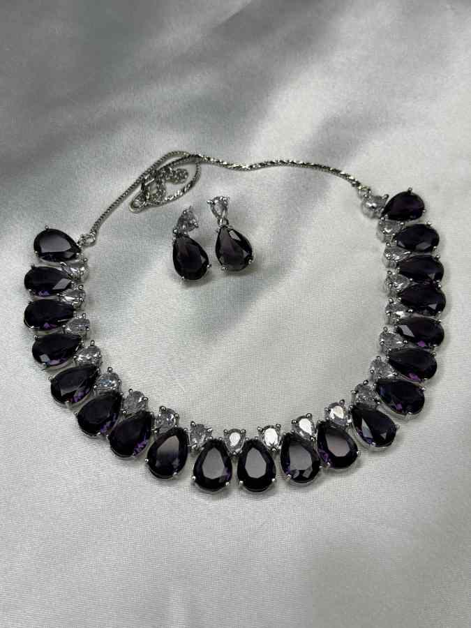 Pretty AD/Victorian Necklace Dark Purple Colour