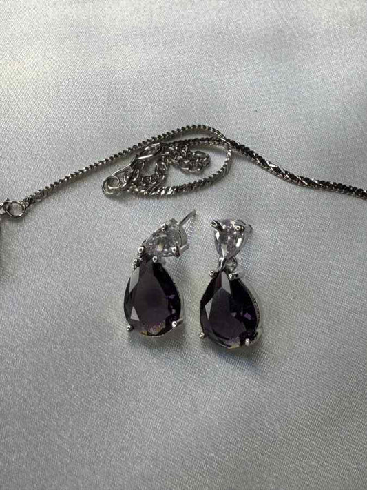 Pretty AD/Victorian Necklace Dark Purple Colour